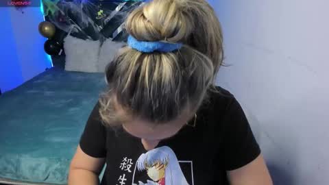 Danna martinezz online show from 10/22/25, 12:00