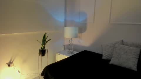 danna_palmeth online show from 11/23/25, 07:46