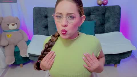 Snapshot of dannacouper_ chatting on 04/16/26, 10:49 Danna online show from 04/16/26, 10:49