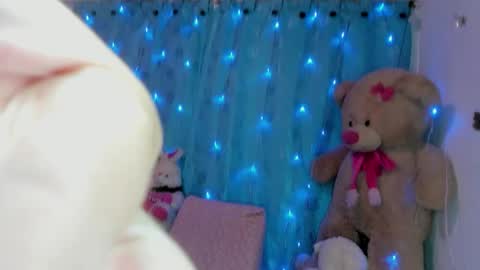 Danna Sofia jeins online show from 11/19/25, 02:50