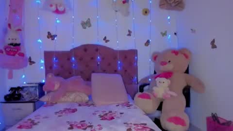 Danna Sofia jeins online show from 04/05/26, 05:21