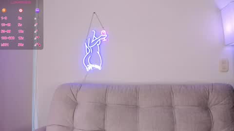 Snapshot of dannate1 chatting on 12/17/24, 10:11 danna online show from 12/17/24, 10:11