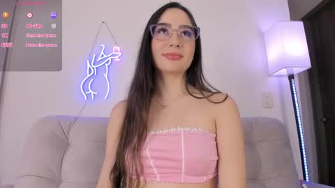 Snapshot of dannate1 chatting on 12/20/24, 12:19 danna online show from 12/20/24, 12:19