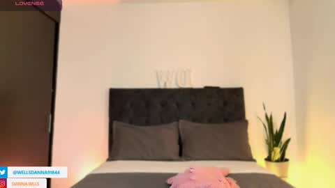 Snapshot of dannawells chatting on 10/15/25, 10:15 Danna Wells online show from 10/15/25, 10:15