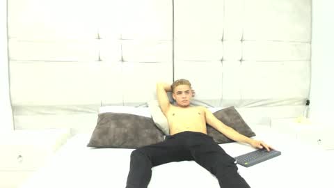 Snapshot of danny_butt_ chatting on 12/03/24, 11:55 Daniel online show from 12/03/24, 11:55