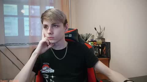 Snapshot of danny_fox888 chatting on 02/16/25, 02:09 Daniel online show from 02/16/25, 02:09