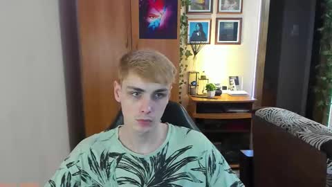 Snapshot of danny_fox888 chatting on 09/12/25, 12:44 Daniel online show from 09/12/25, 12:44