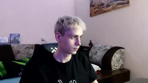 Snapshot of danny_fox888 chatting on 10/20/25, 09:59 Daniel online show from 10/20/25, 09:59