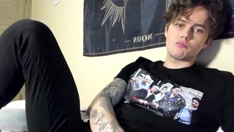 Snapshot of danny_love01 chatting on 12/16/24, 08:16 danny online show from 12/16/24, 08:16