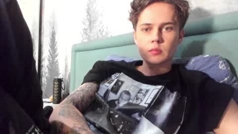 Snapshot of danny_love01 chatting on 12/25/24, 04:00 danny online show from 12/25/24, 04:00