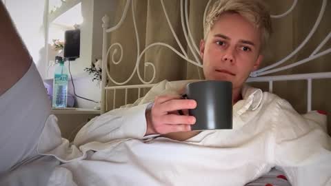 Snapshot of danny_love01 chatting on 10/05/25, 04:27 danny online show from 10/05/25, 04:27