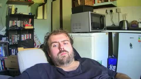 Snapshot of dannyb0y95 chatting on 09/15/25, 01:33 Danny online show from 09/15/25, 01:33