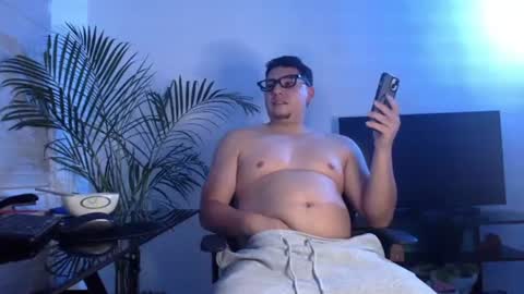 Snapshot of dante_xo chatting on 06/24/26, 12:09 A L E J A N D R O online show from 06/24/26, 12:09