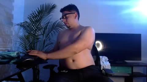 Snapshot of dante_xo chatting on 07/20/26, 12:36 A L E J A N D R O online show from 07/20/26, 12:36