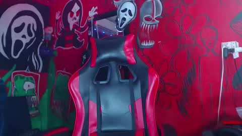 Snapshot of dantehellsingx chatting on 11/01/25, 01:40 dantehellsingx online show from 11/01/25, 01:40