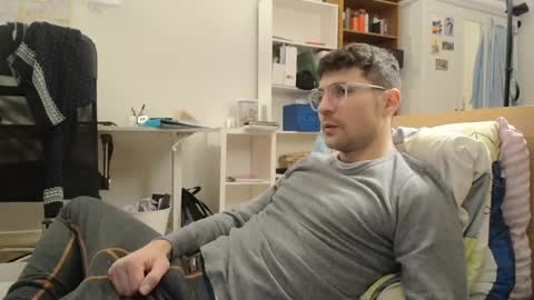 Snapshot of dantheman233 chatting on 01/14/25, 04:40 Daniel online show from 01/14/25, 04:40