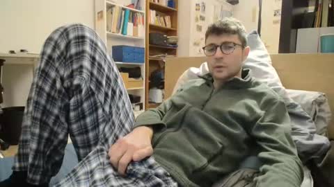 Snapshot of dantheman233 chatting on 12/15/25, 04:00 Daniel online show from 12/15/25, 04:00