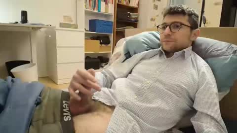 Snapshot of dantheman233 chatting on 12/19/25, 03:19 Daniel online show from 12/19/25, 03:19