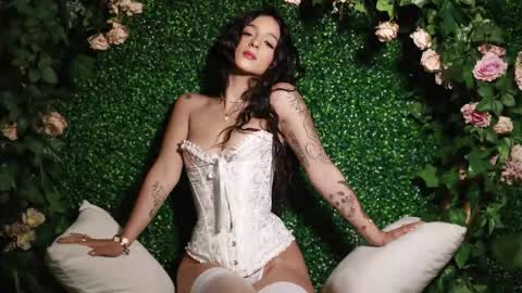 Snapshot of danysweet_ chatting on 09/11/25, 04:23 Daniela online show from 09/11/25, 04:23