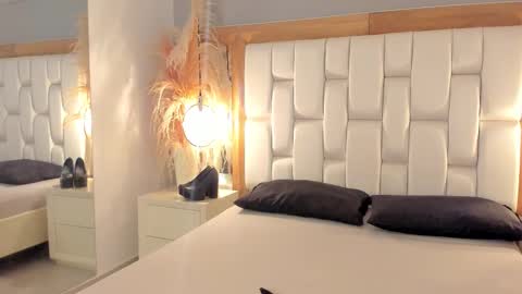 daphne_and_roger online show from 09/22/25, 11:34