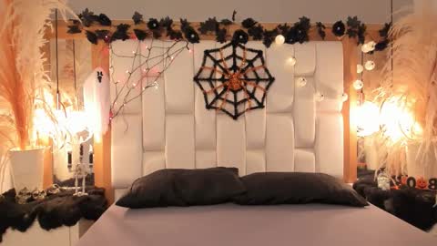 daphne_and_roger online show from 10/08/25, 11:19