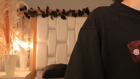 daphne_and_roger online show from 12/04/25, 10:57