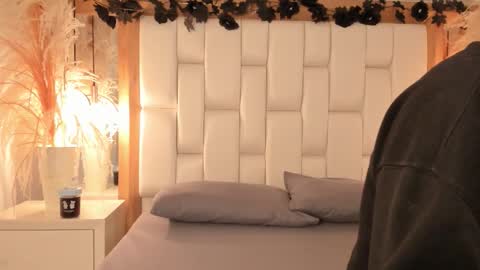 daphne_and_roger online show from 12/05/25, 11:08