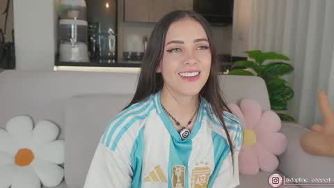 daphne_cooper1 online show from 06/05/26, 02:07