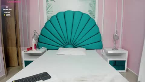 Daphne  online show from 01/04/25, 02:35