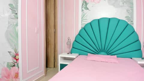 Daphne  online show from 01/16/25, 11:37