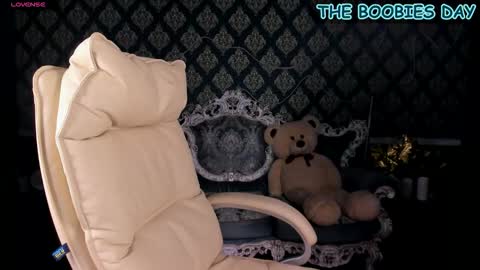 Agatha  online show from 10/22/25, 01:11