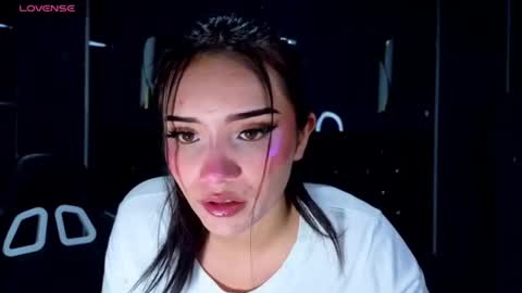 Snapshot of daphne_nicole_b chatting on 07/03/26, 01:06 daphne_nicole_b online show from 07/03/26, 01:06