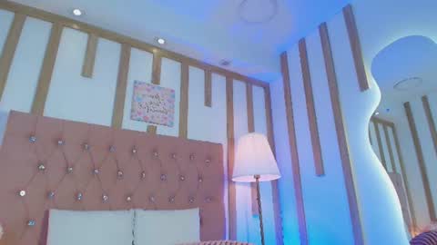 Daphne Velmont  online show from 07/14/26, 10:21