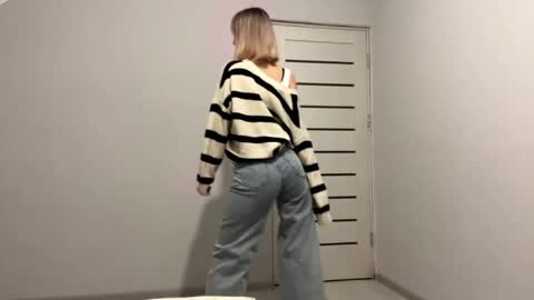 Monika online show from 04/08/26, 05:35