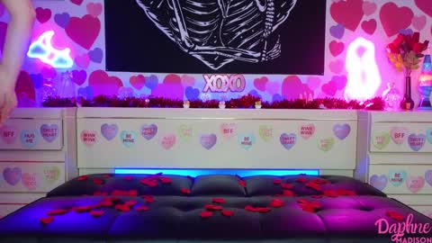 Daphne Madison online show from 02/10/25, 08:42