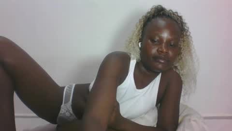Snapshot of darberry21 chatting on 07/03/26, 10:32 ESTHER online show from 07/03/26, 10:32