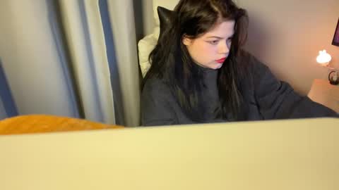 darina_wilsons online show from 10/26/25, 01:11
