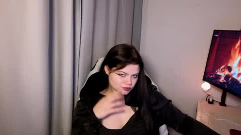 darina_wilsons online show from 10/28/25, 07:05
