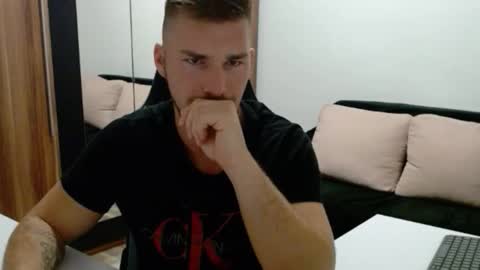 darius_94 online show from 10/01/25, 04:29