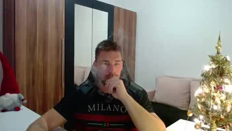 darius_94 online show from 12/15/25, 06:06