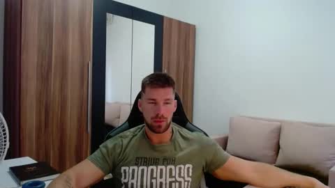 darius_94 online show from 01/16/26, 07:23