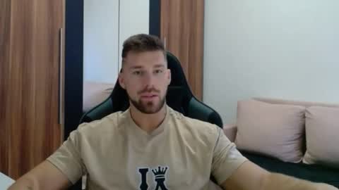 darius_94 online show from 02/18/26, 06:42