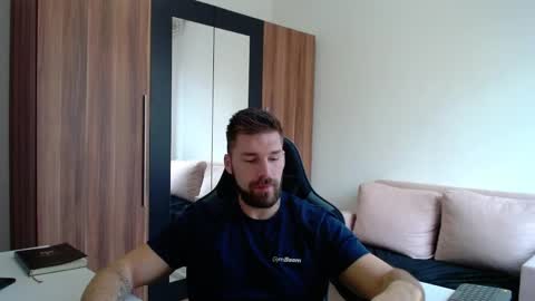 darius_94 online show from 04/05/26, 04:42