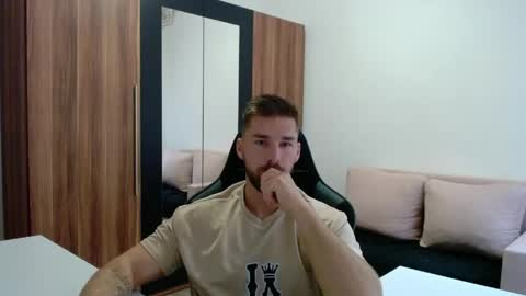 darius_94 online show from 05/18/26, 05:24