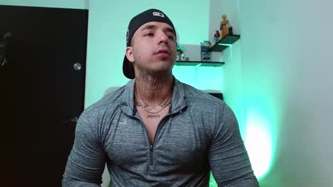 Snapshot of darius_phoenix chatting on 12/05/25, 07:32 Darius Phoenix online show from 12/05/25, 07:32