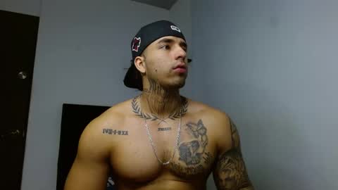 Snapshot of darius_phoenix chatting on 12/19/25, 07:10 Darius Phoenix online show from 12/19/25, 07:10