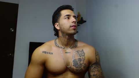 Snapshot of darius_phoenix chatting on 12/20/25, 06:26 Darius Phoenix online show from 12/20/25, 06:26