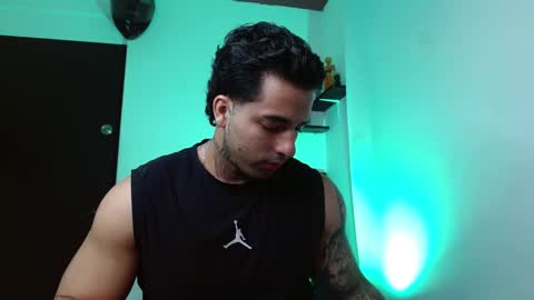 Snapshot of darius_phoenix chatting on 01/06/26, 08:01 Darius Phoenix online show from 01/06/26, 08:01