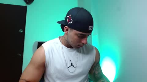 Snapshot of darius_phoenix chatting on 01/08/26, 07:05 Darius Phoenix online show from 01/08/26, 07:05