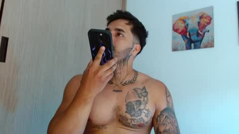 Snapshot of darius_phoenix chatting on 06/24/26, 05:23 Darius Phoenix online show from 06/24/26, 05:23